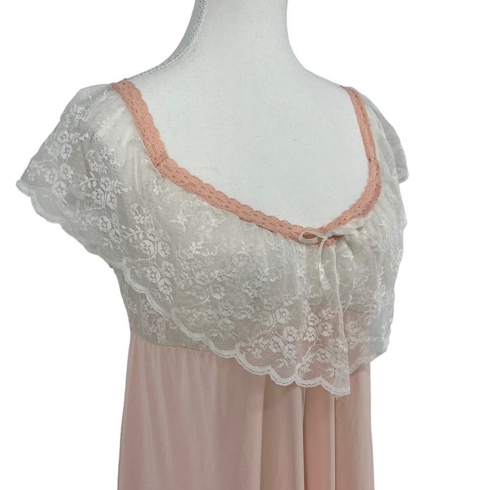 Vintage 80’s Olga Nightgown Lace Detail Lingerie Peach‎ White Size 34